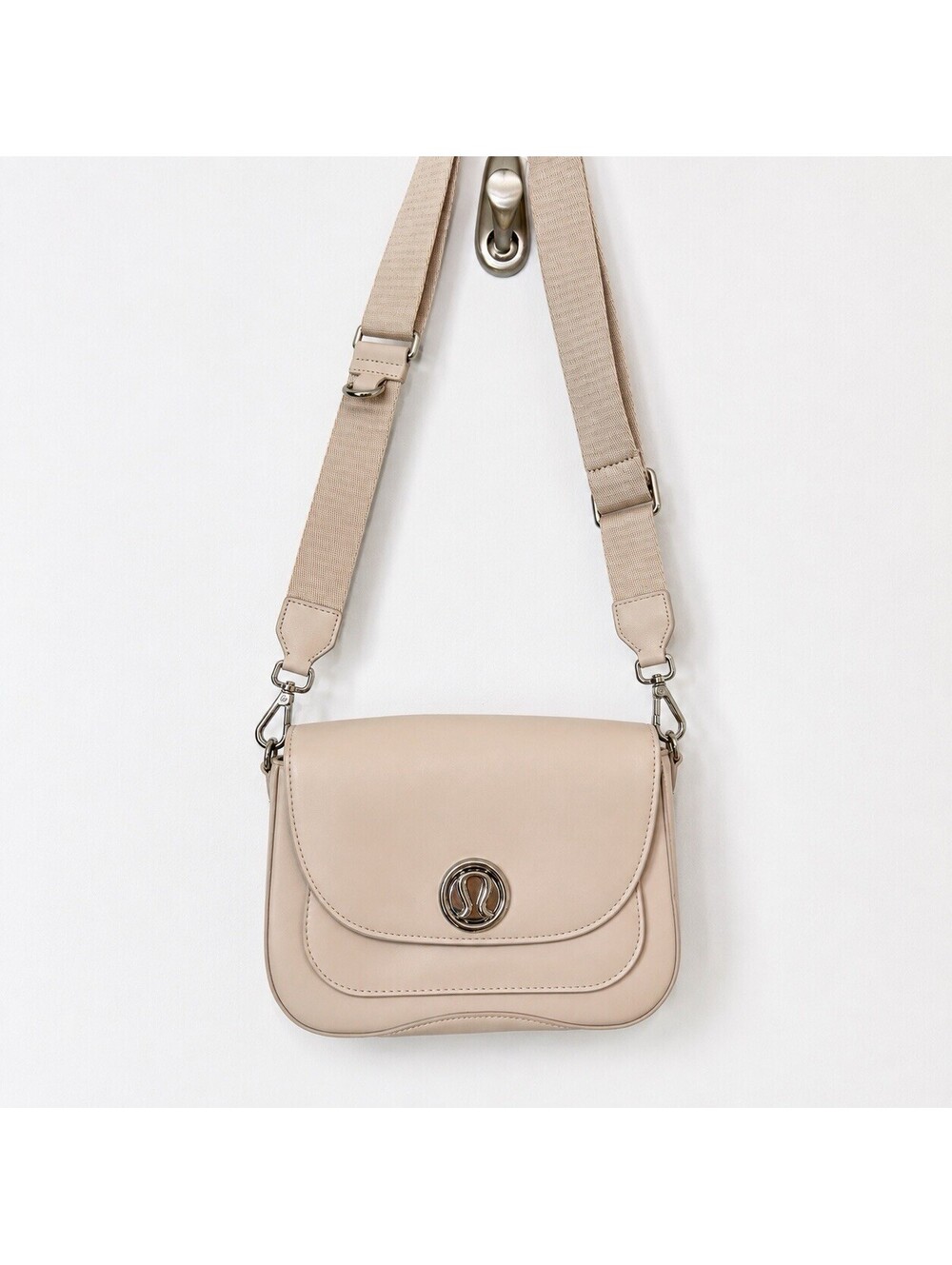 lululemon Leather Alternative Crossbody Bag 1.5L CASHEW beige turn lock $198 msr